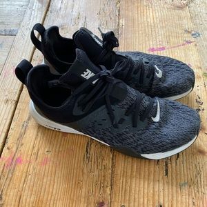 Women’s size 10 Nike tennis shoes